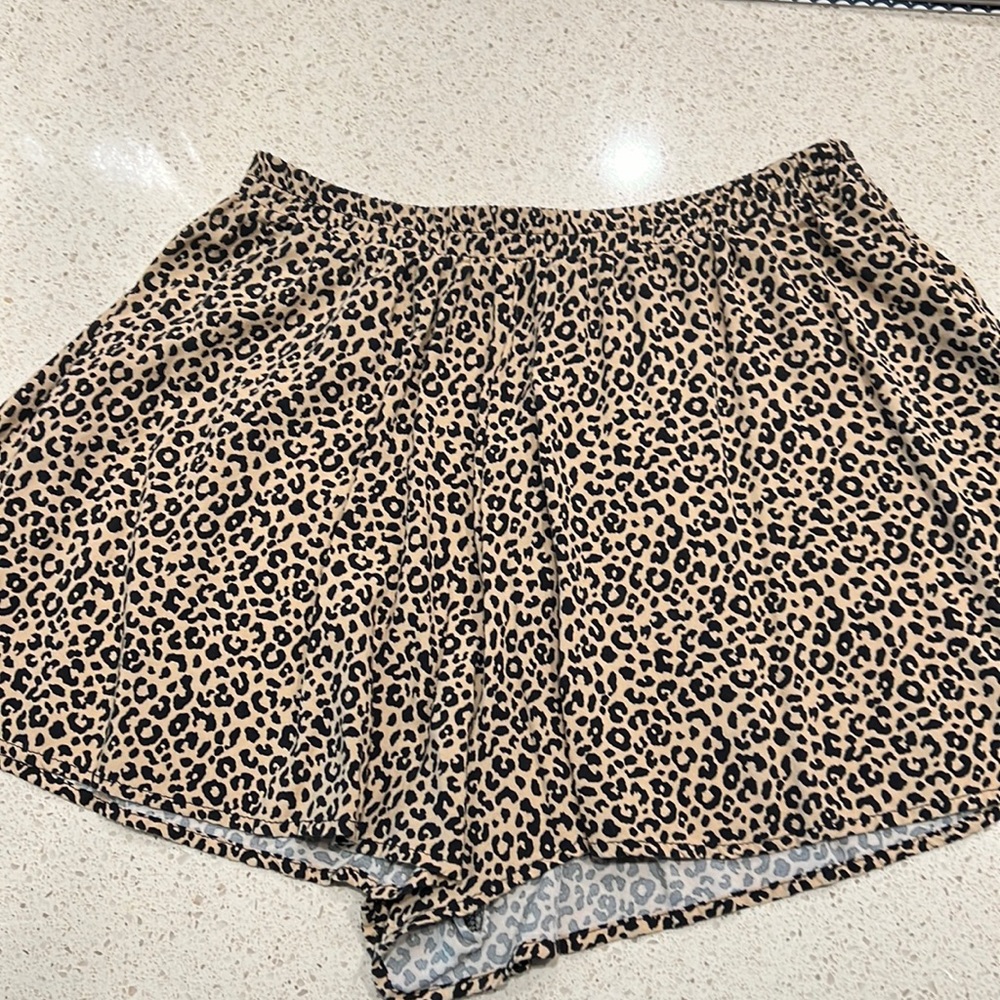 Leopard print shorts! 🐆
